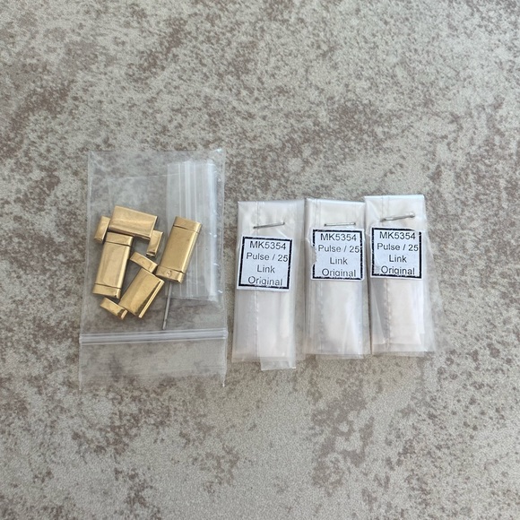 Michael Kors Gold Watch - Picture 16 of 16